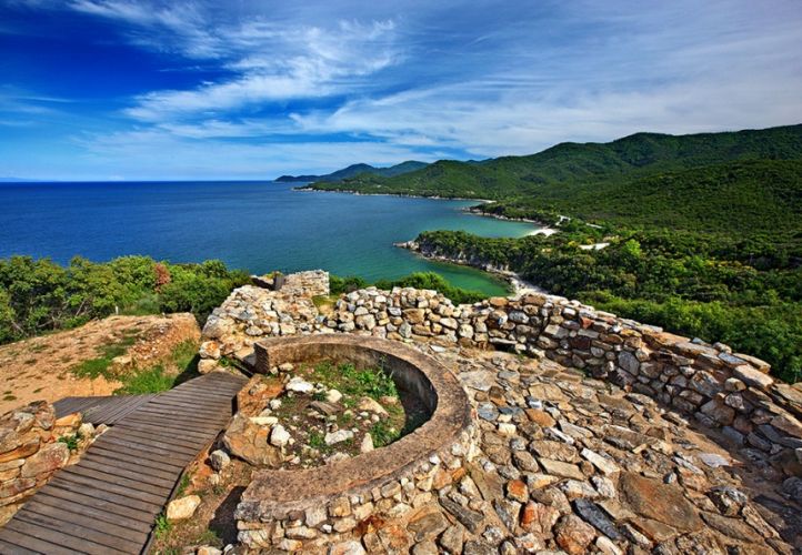 Photo of ancient ruins of Stagira, some kilometers away from Vrasna